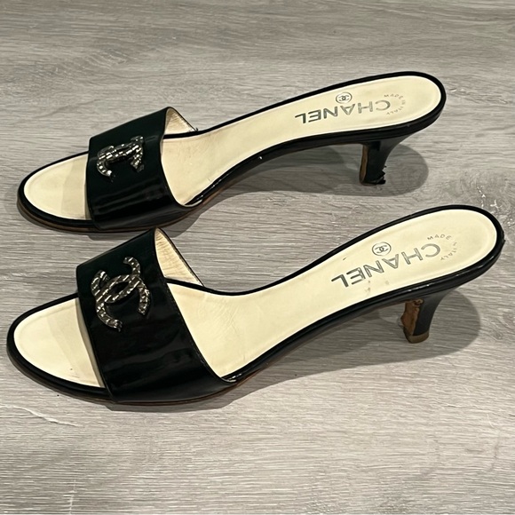 CHANEL Black Patent Leather CC Logo Kitten Heel Mules Size 39 - Picture 6 of 14